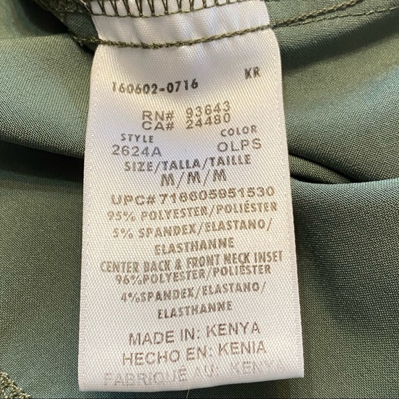 Infinity Scrub Top with Round Neck and Front Pocket in Pocket Style Size M - Picture 9 of 12